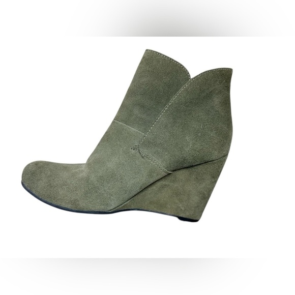 Women’s (Size 8) slip in, Suede Olive  Green Wedge Ankle Booties- EUC - Picture 6 of 6
